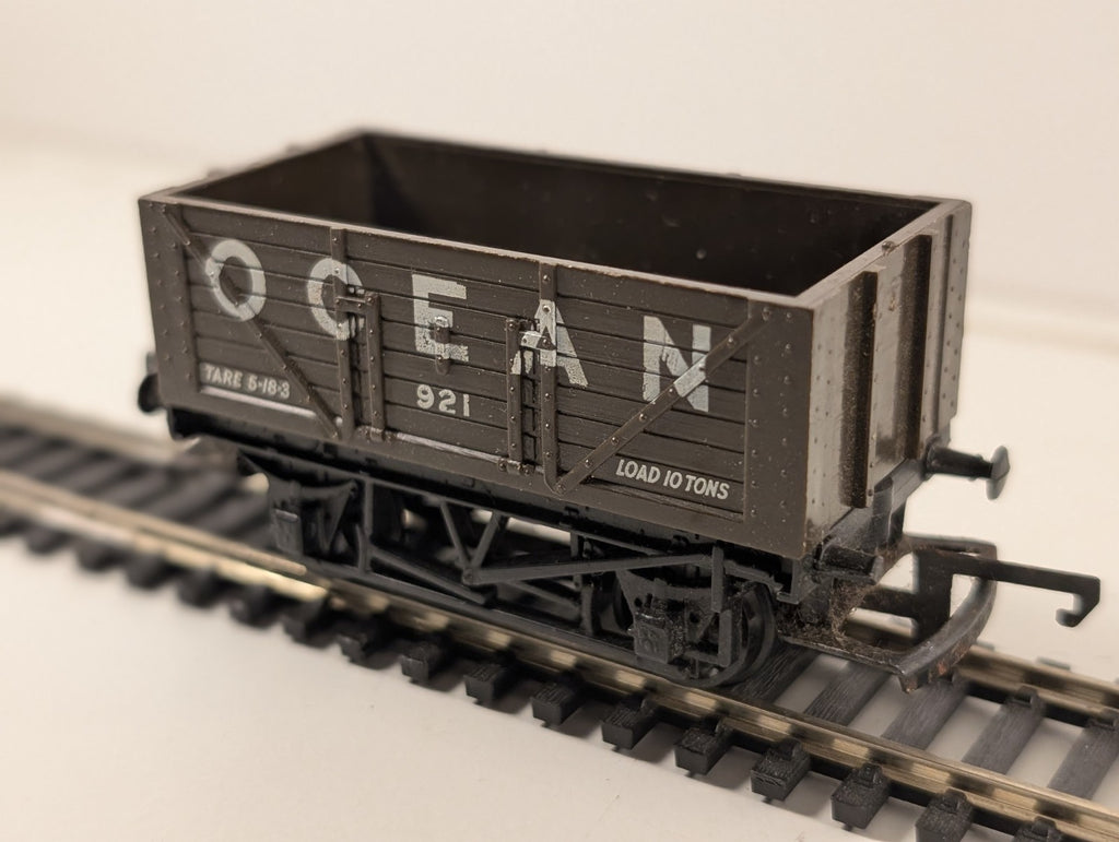 Hornby R204 Ocean 7-Plank Open Wagon – Missing Buffer