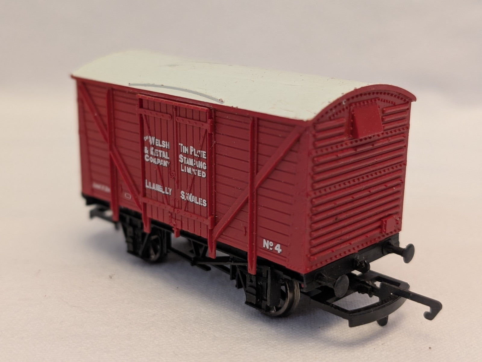 Hornby OO Gauge Welsh Tin Plate & Metal Co. Box Van Goods Wagon