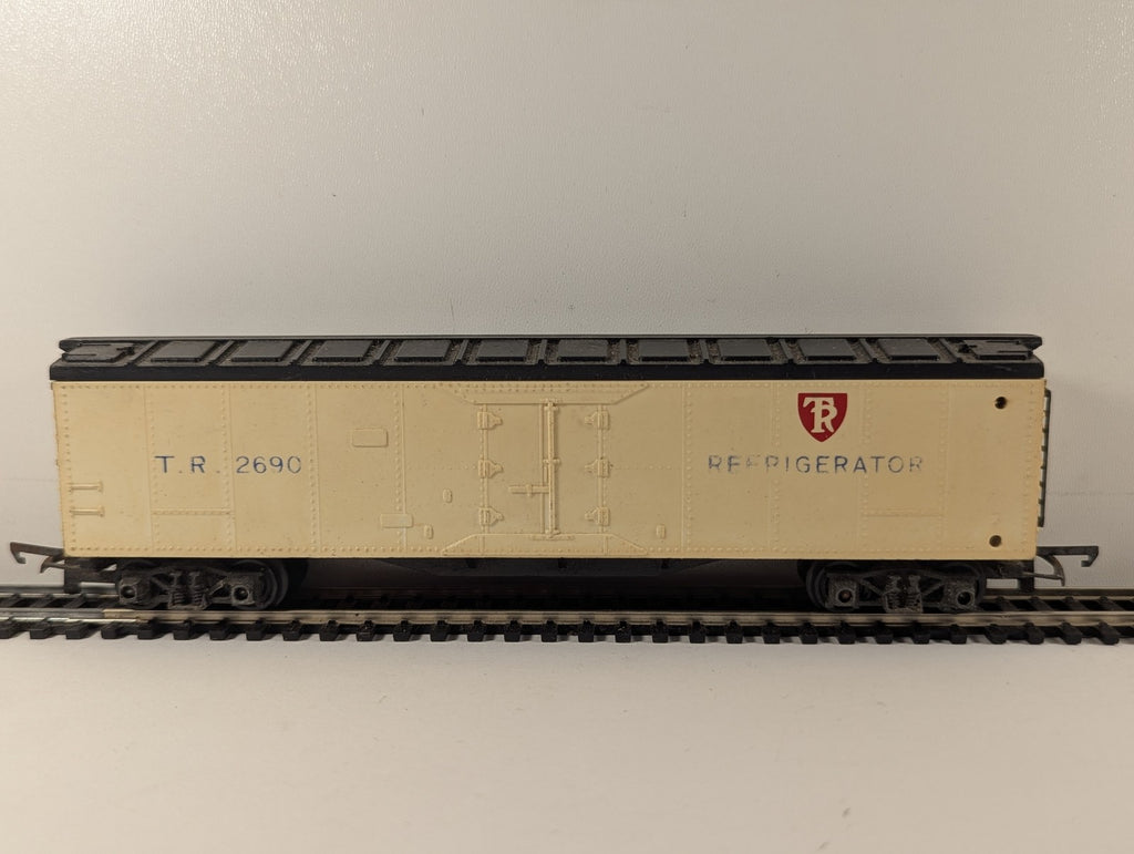 Tri-ang OO Gauge Refrigerator Van Goods Wagon T.R. 2690 Cream R.129