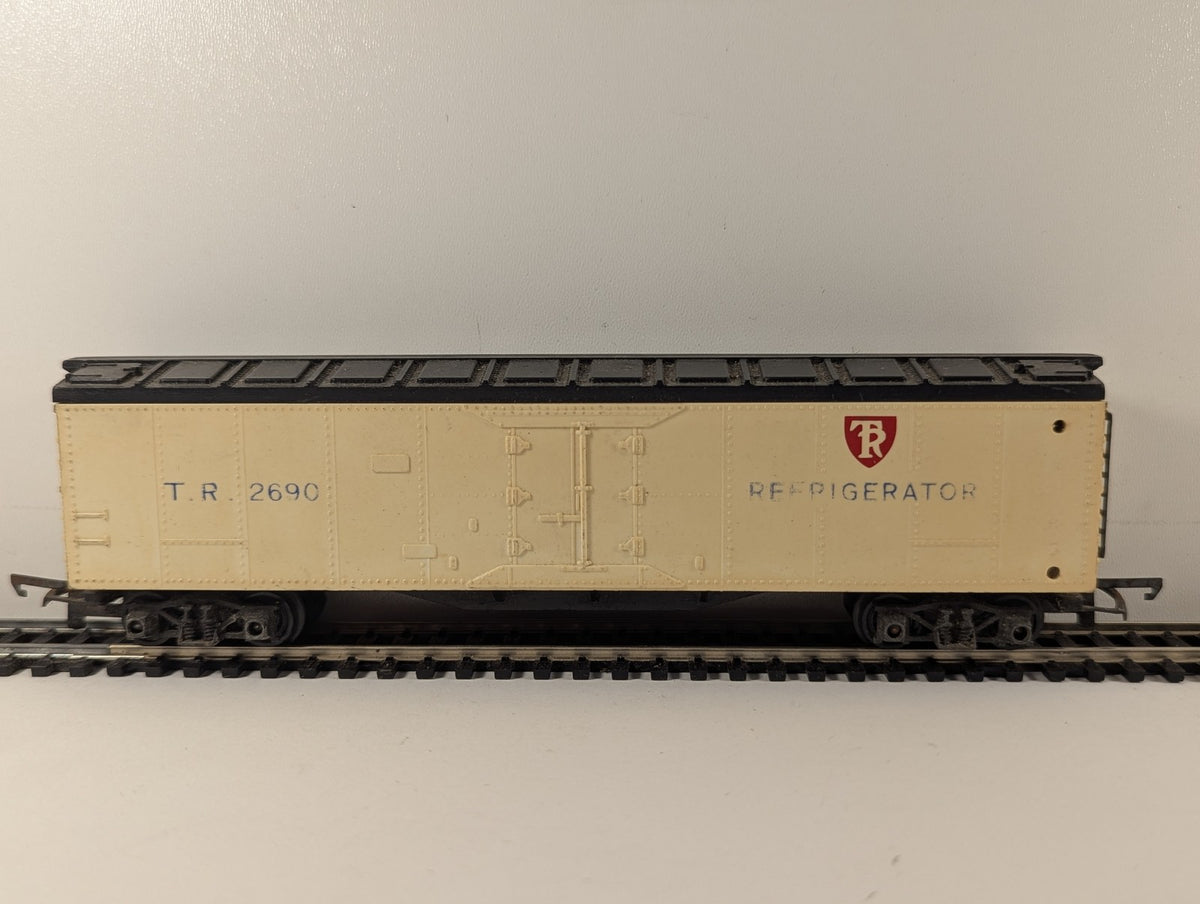 Tri-ang OO Gauge Refrigerator Van Goods Wagon T.R. 2690 Cream R.129