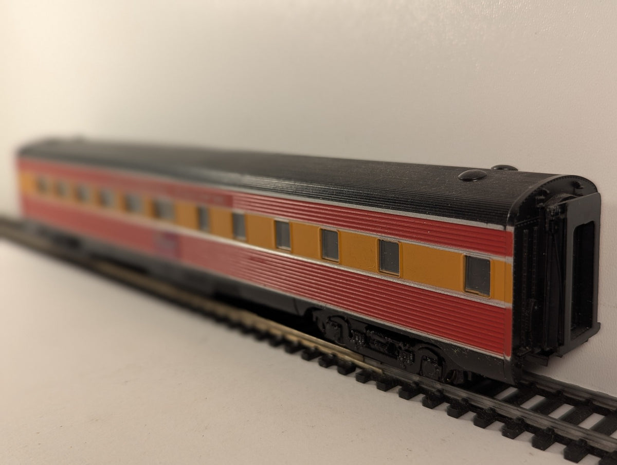 Athearn HO Gauge Streamlined RPO Passenger Coach 3708 Southern Pacific Daylight