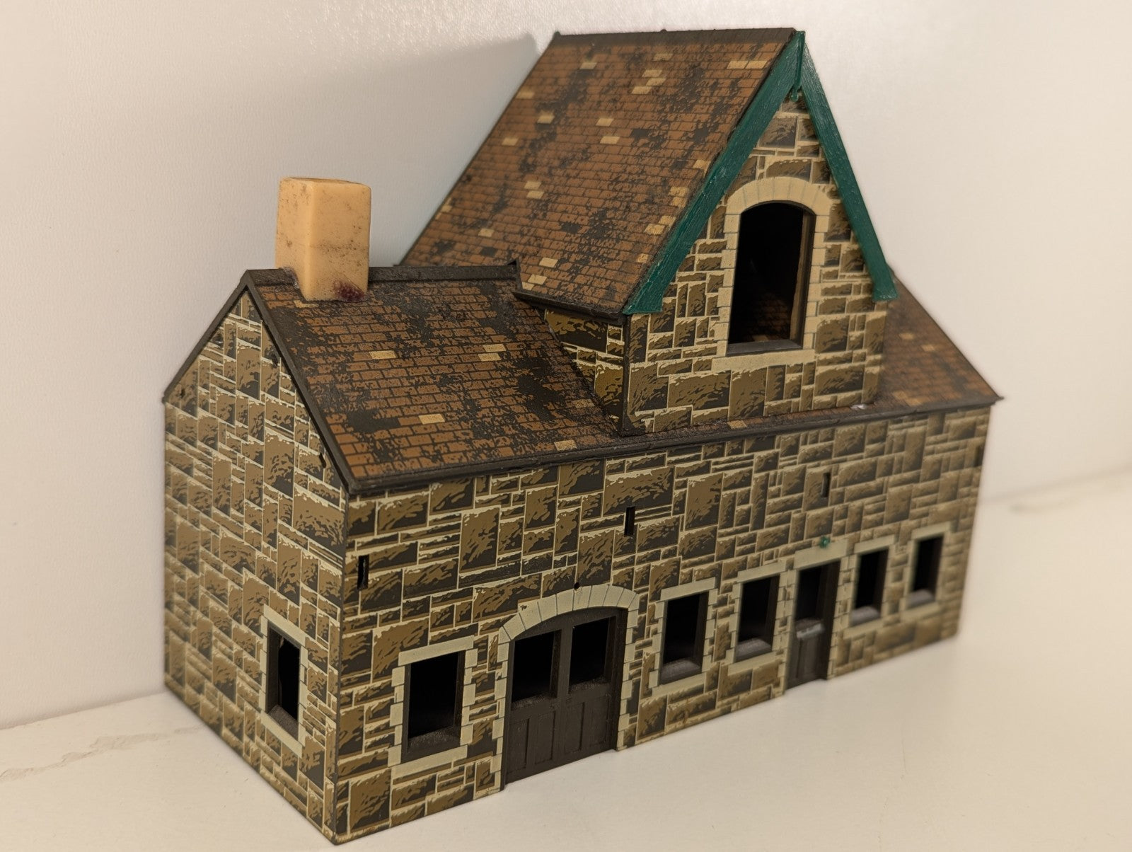 Hornby R524 Booking Hall – Missing Pieces