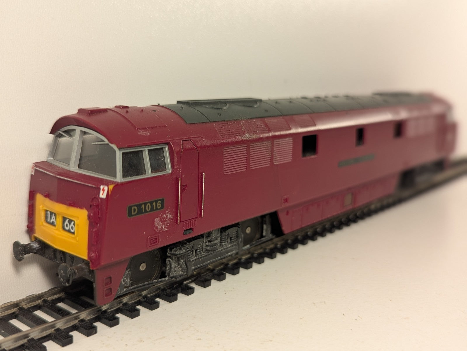 Lima OO Gauge Class 52 Western Gladiator Diesel Locomotive D1016 BR Maroon