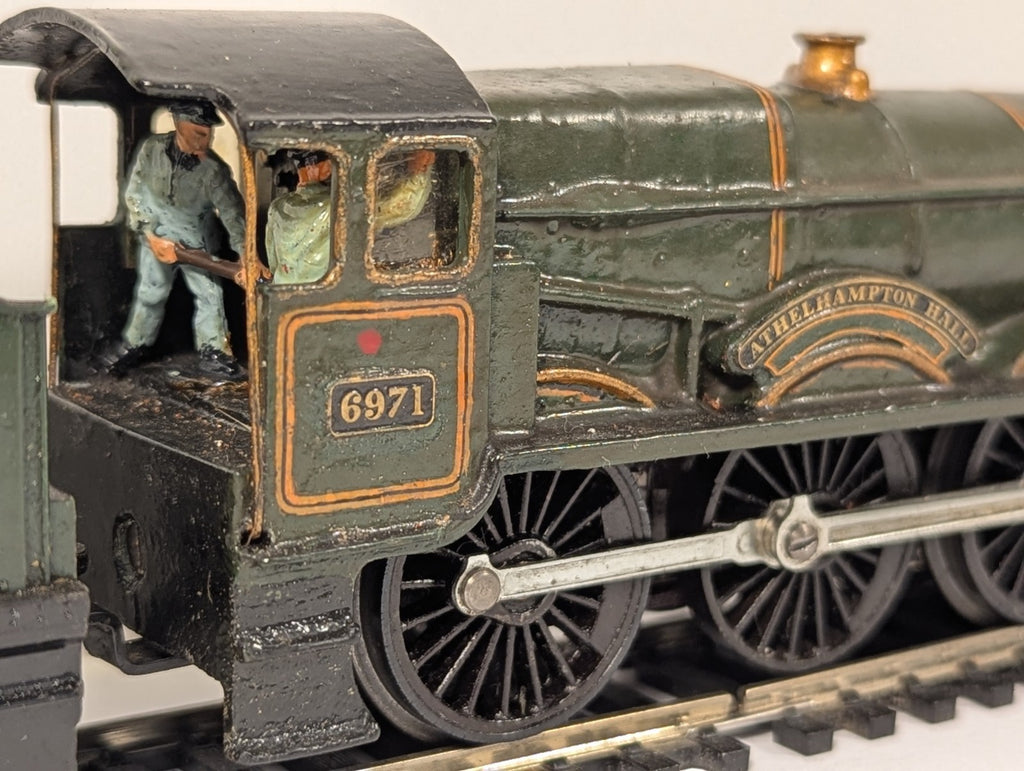 Tri-ang OO Gauge GWR Hall Class 'Athelhampton Hall' Steam Loco