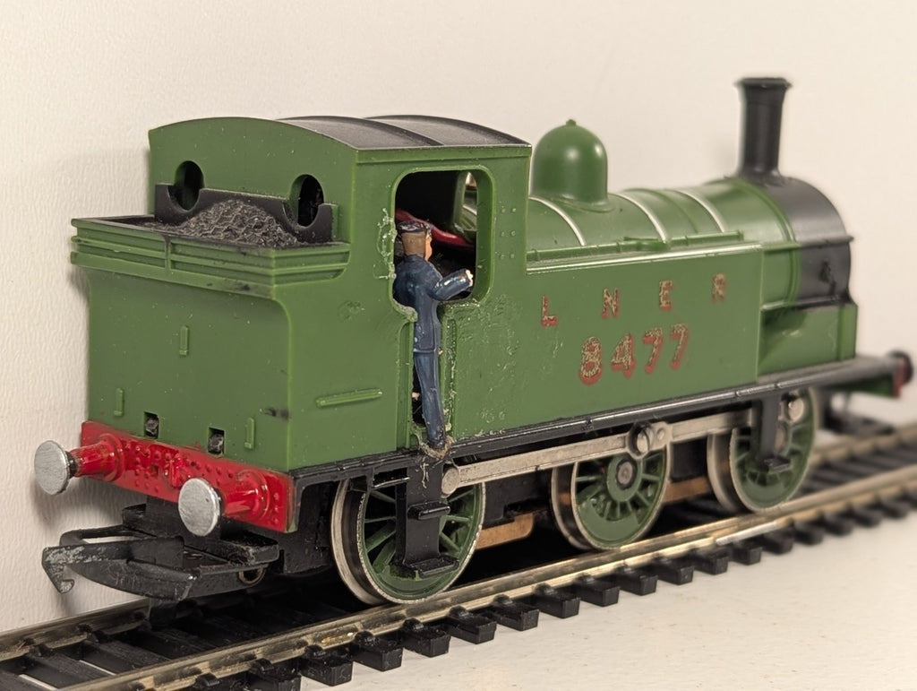 Hornby R2540 J83 Class Tank Locomotive LNER Lined Green