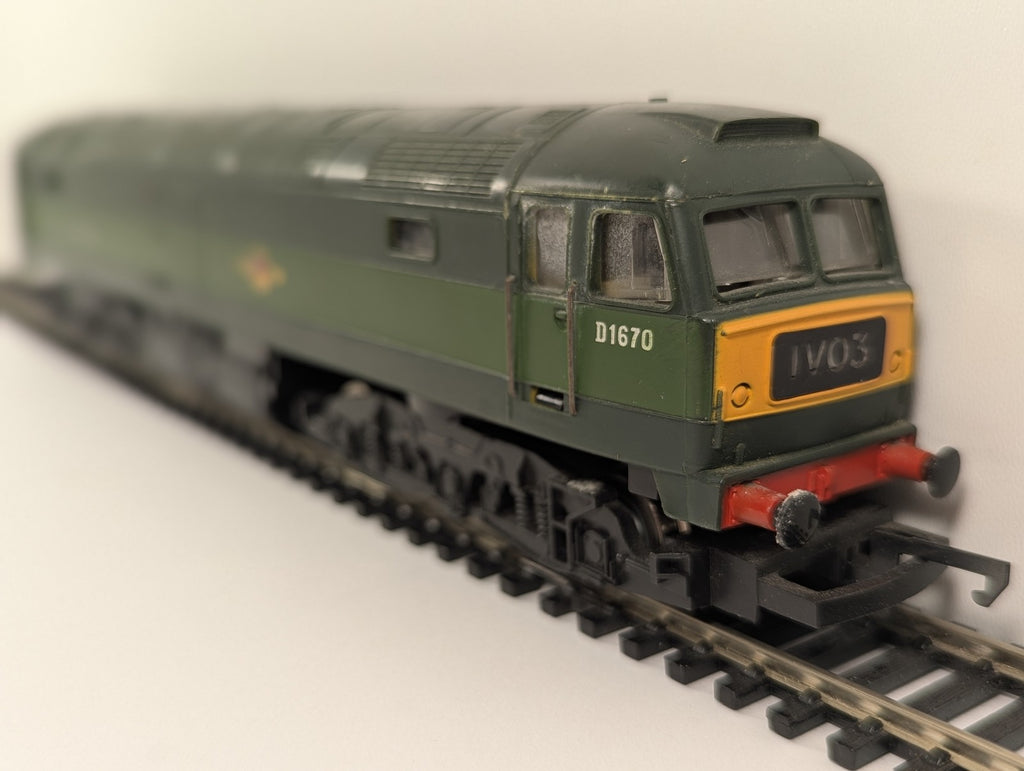 Hornby OO Gauge Class 47 Locomotive D1670 BR Two-Tone Green R328