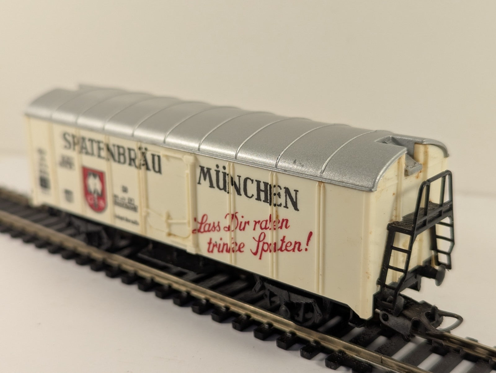 Lima 3111 OO Gauge Spatenbräu Refrigerated Beer Wagon Boxed