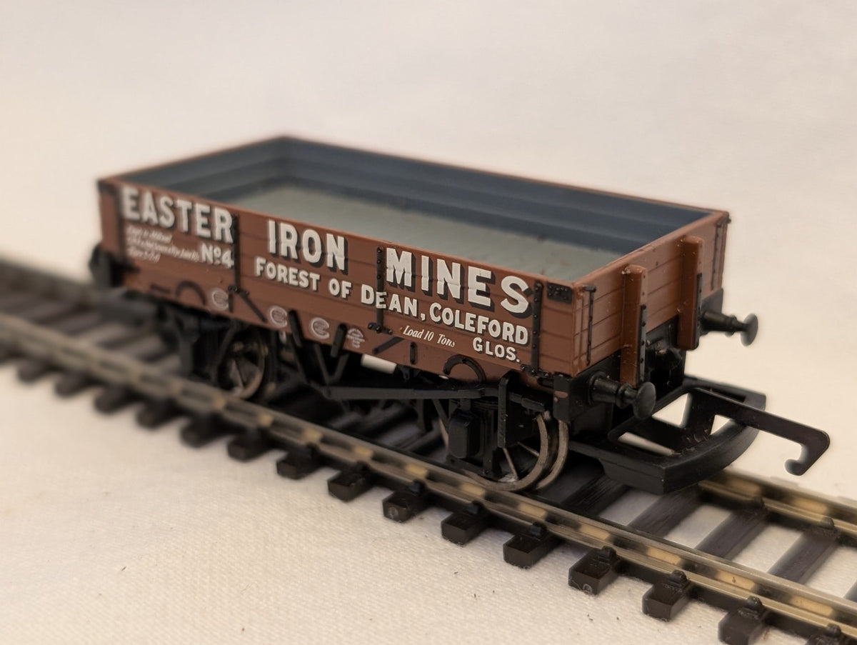 Bachmann OO Gauge 5 Plank Wagon 'Easter Iron Mines' Goods Wagon
