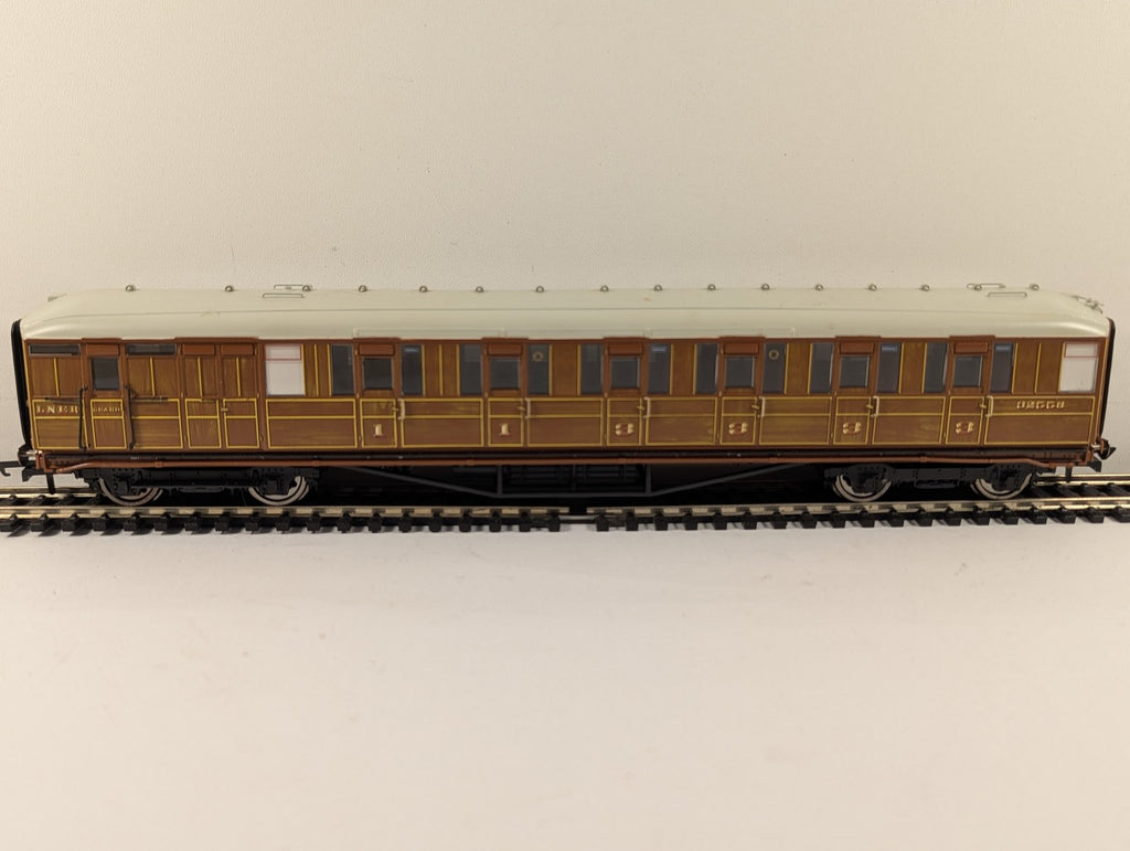 Hornby OO Gauge LNER 61ft 6in Corridor Brake Coach Passenger Coach 32558