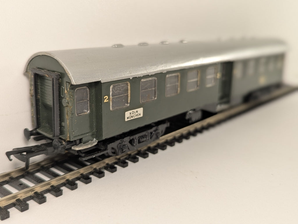 Kitmaster OO Gauge DB 2nd Class Middle Entrance Coach Passenger Coach DB Green