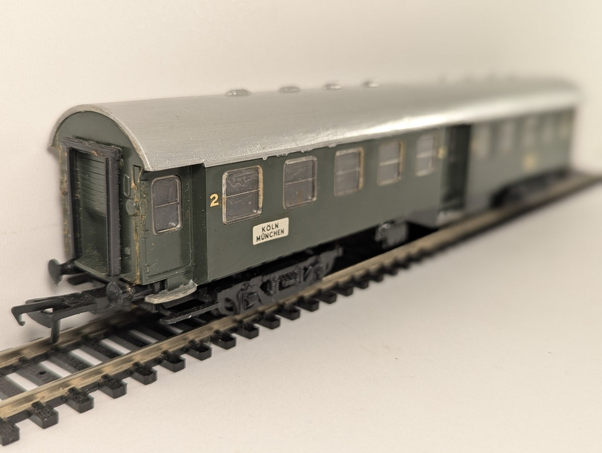 Kitmaster OO Gauge DB 2nd Class Middle Entrance Coach Passenger Coach DB Green