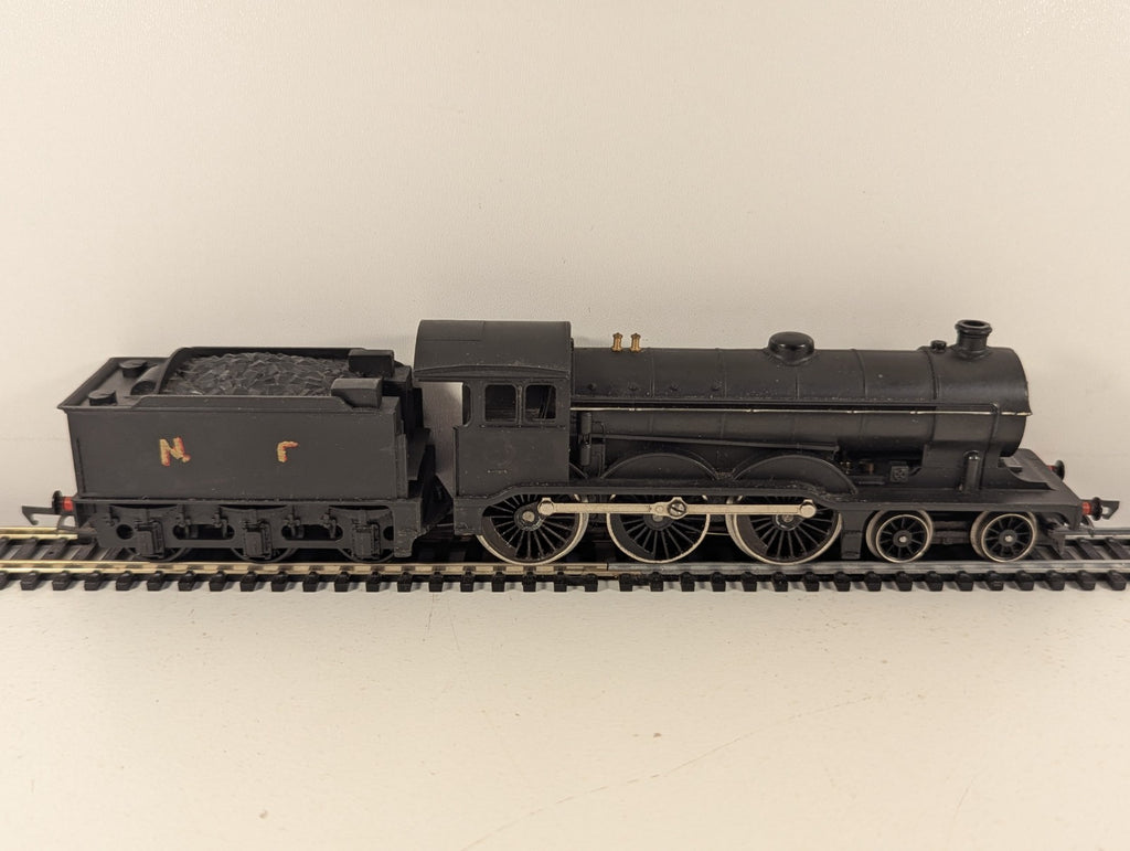 Hornby R150 OO Gauge LNER Class B12 LNER Wartime Black - Boxed