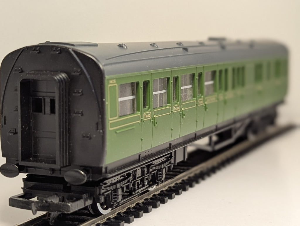 Hornby R445 OO Gauge SR Maunsell Brake 3rd Coach 1405
