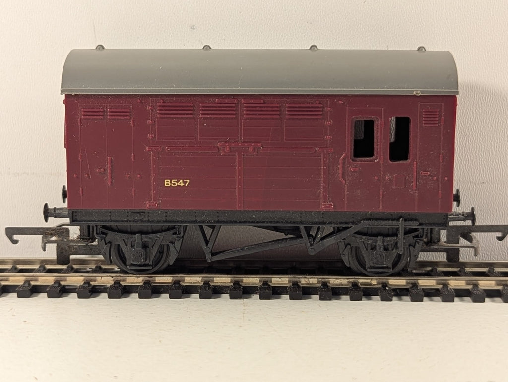 Tri-ang R123 OO Gauge BR Horse Box B547 - Maroon