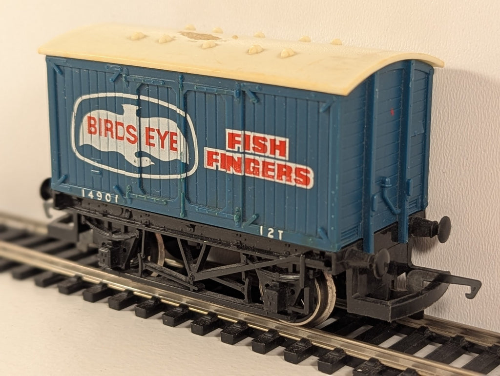 Hornby R105 Birds Eye Fish Fingers Van – OO Gauge