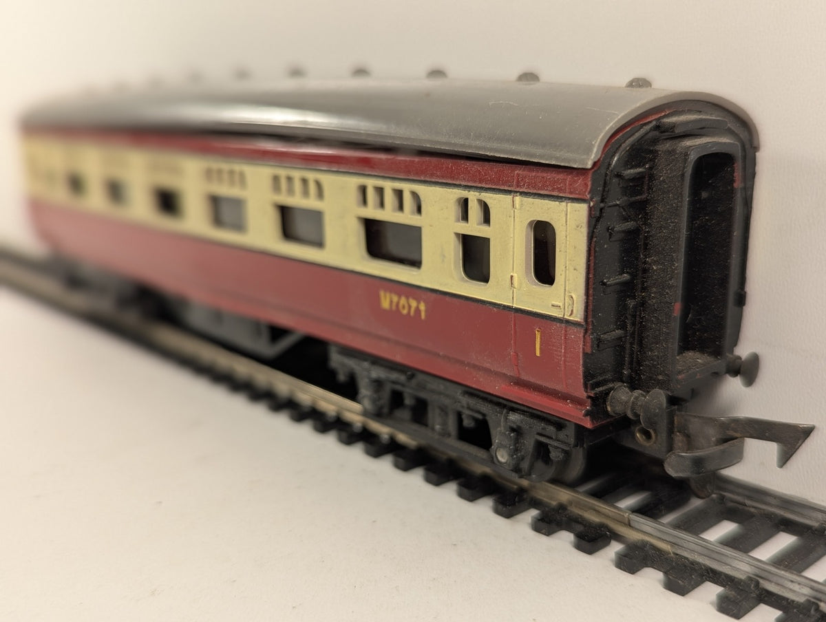 Tri-ang OO Gauge BR Short Composite Coach Passenger Coach M7071
