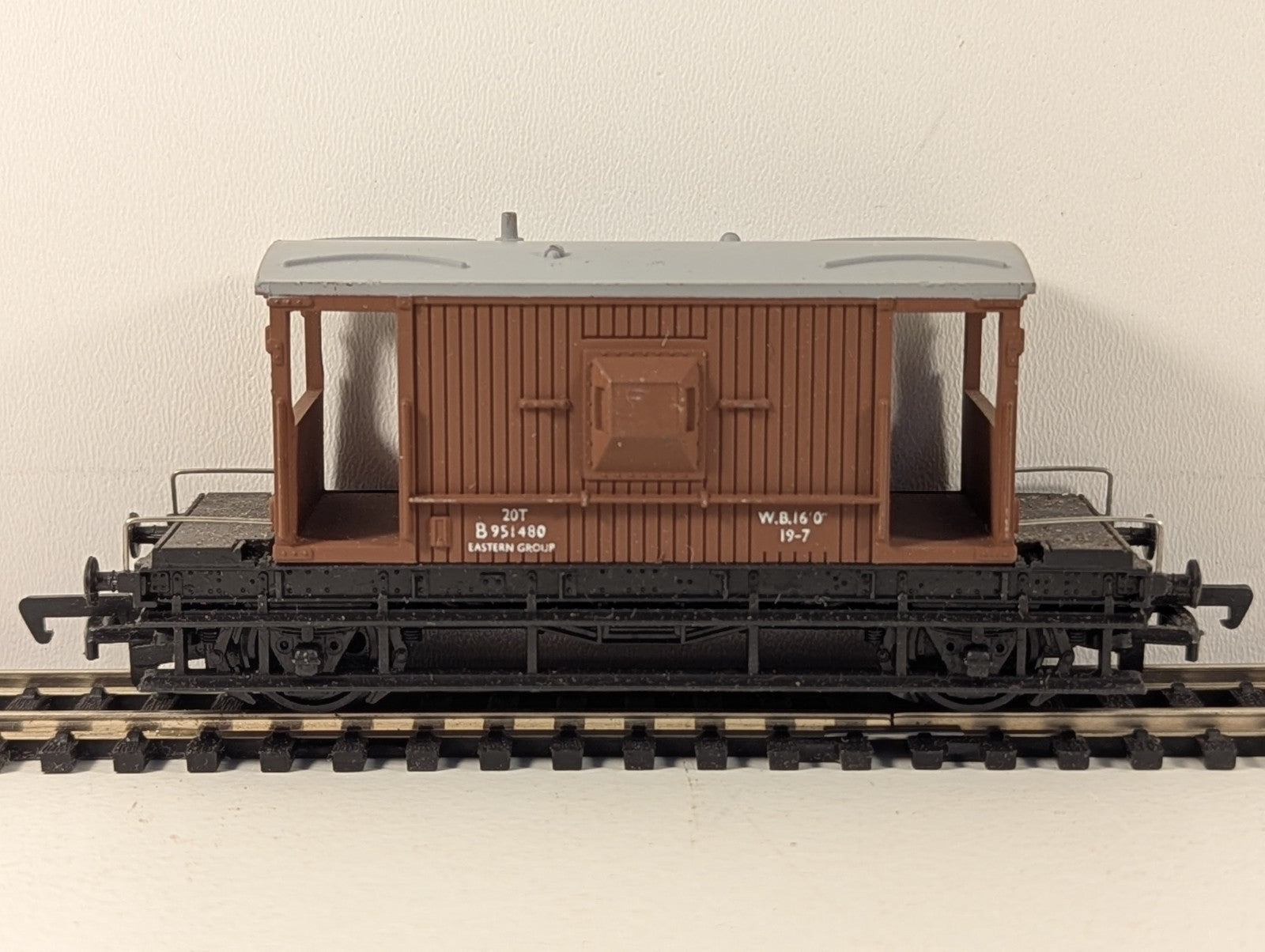 Mainline 37-139 BR 20T Brown Brake Van