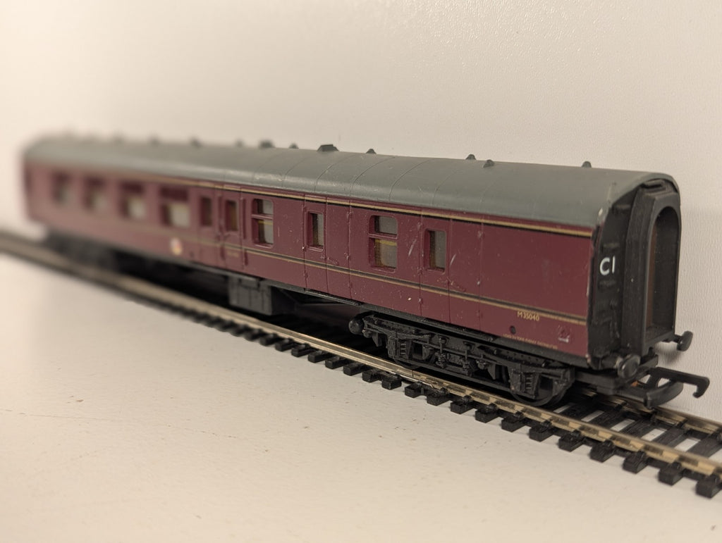 Mainline OO Gauge BR Mk1 Full Brake Coach Maroon