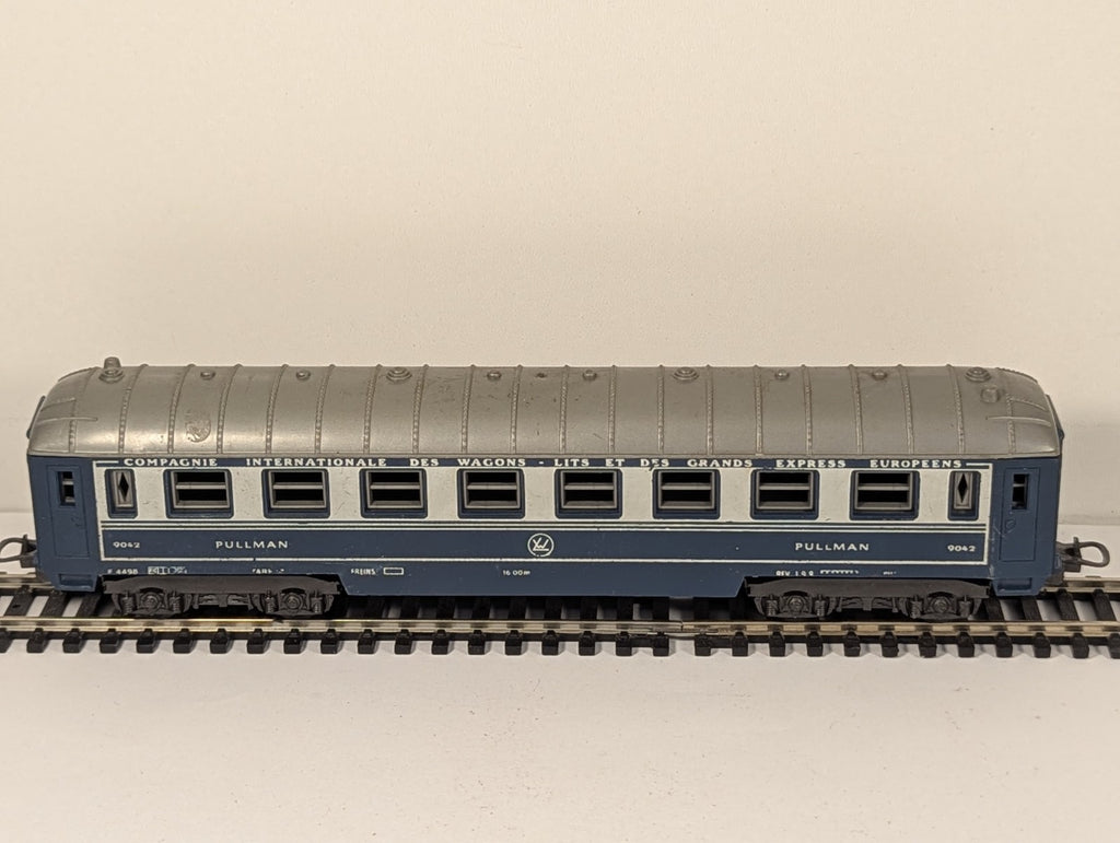 Lima AQ136 OO Gauge CIWL Pullman Coach