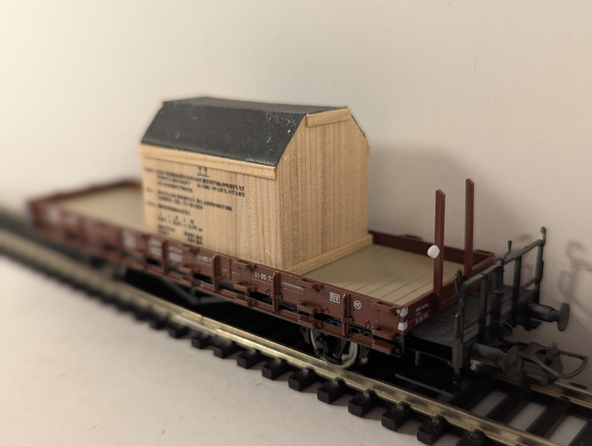 Roco HO Gauge DR Low Side Flat Wagon with Crate Load 61-05-73 DR Brown 47383