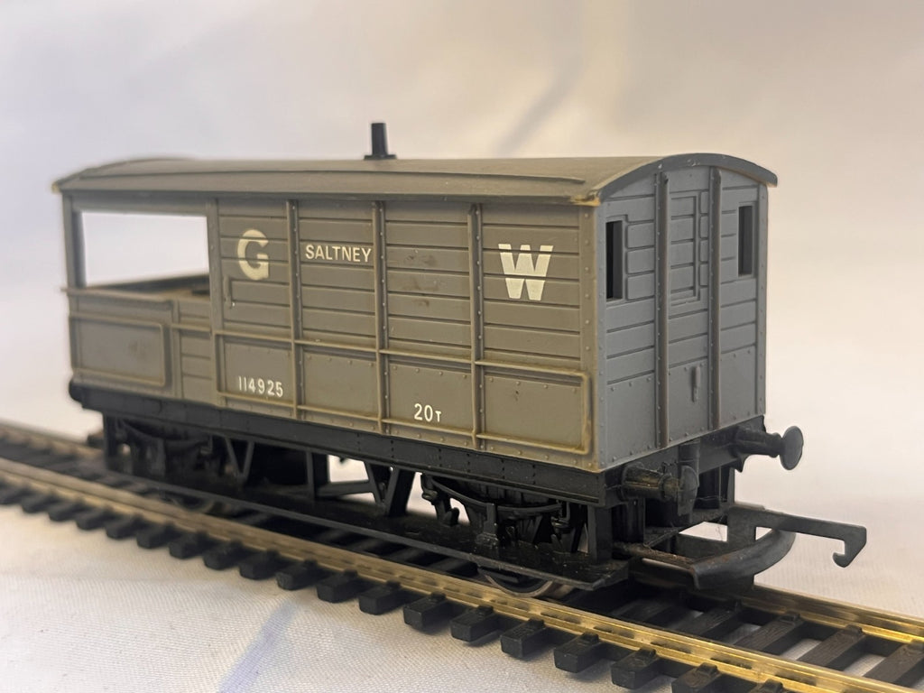 Hornby OO Gauge GWR 20 Ton Toad Brake Van Saltney Grey