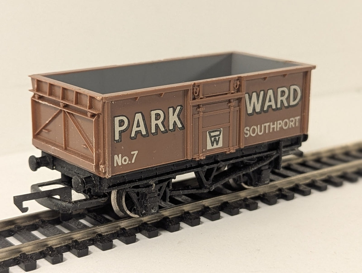 Wrenn OO Gauge Mineral Wagon 'Park Ward' Goods Wagon 7 W5026