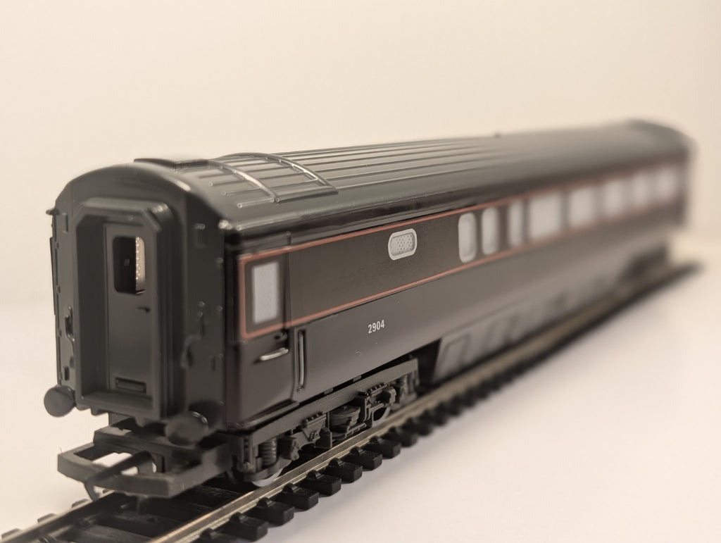 Hornby R455 OO Gauge BR Royal Train Mk3 “The Duke’s Coach” 2904