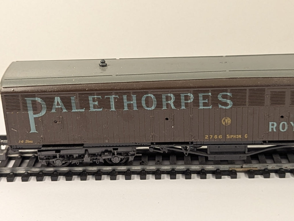 Lima OO Gauge Palethorpes Royal Cambridge Sausage Van