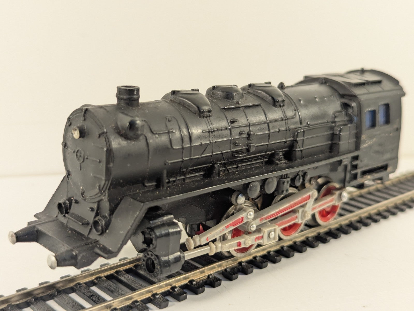 Lima HO Gauge DB E680 Steam Locomotive - Missing parts