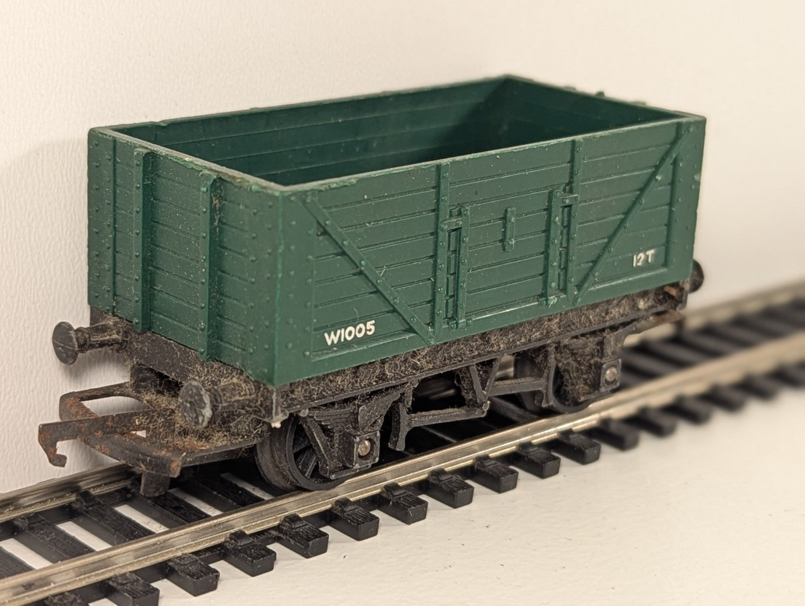 Tri-ang W1005 12T Open Wagon – Needs a Clean