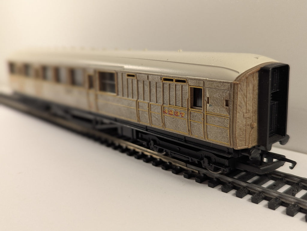 Hornby OO Gauge LNER Teak Brake Third Coach Passenger Coach 4237 R478