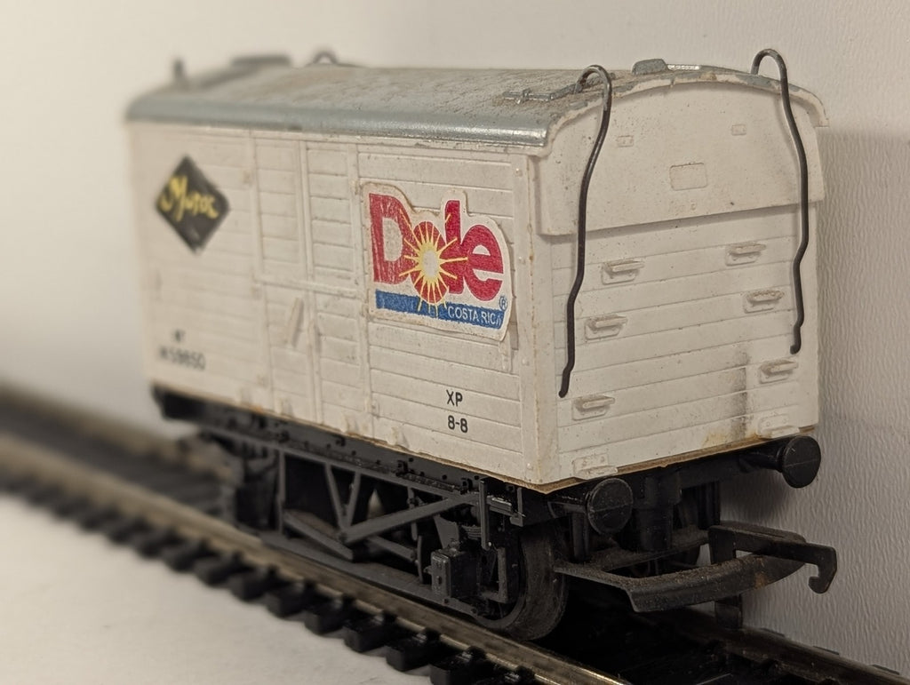 Hornby OO Gauge Banana Van Goods Wagon W59850 BR White (Customised)