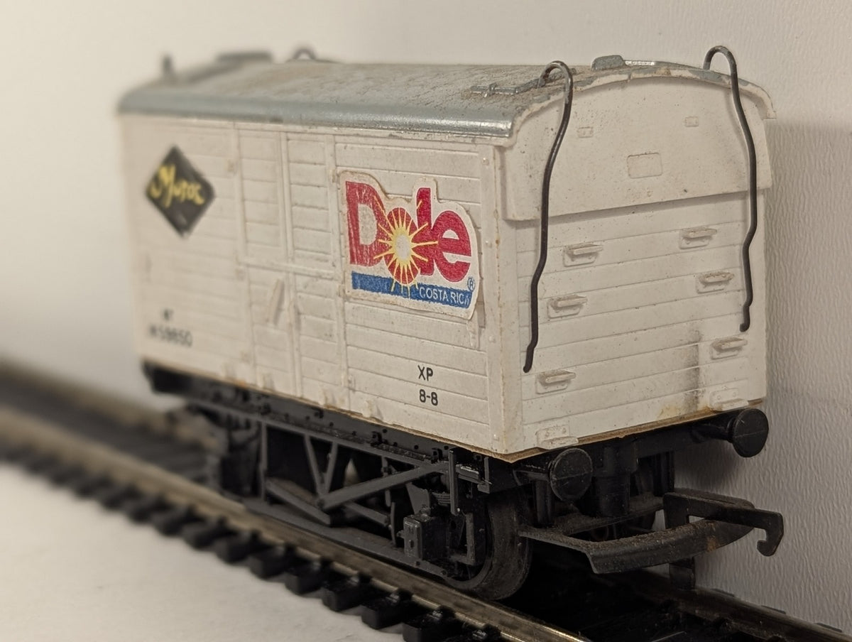 Hornby OO Gauge Banana Van Goods Wagon W59850 BR White (Customised)