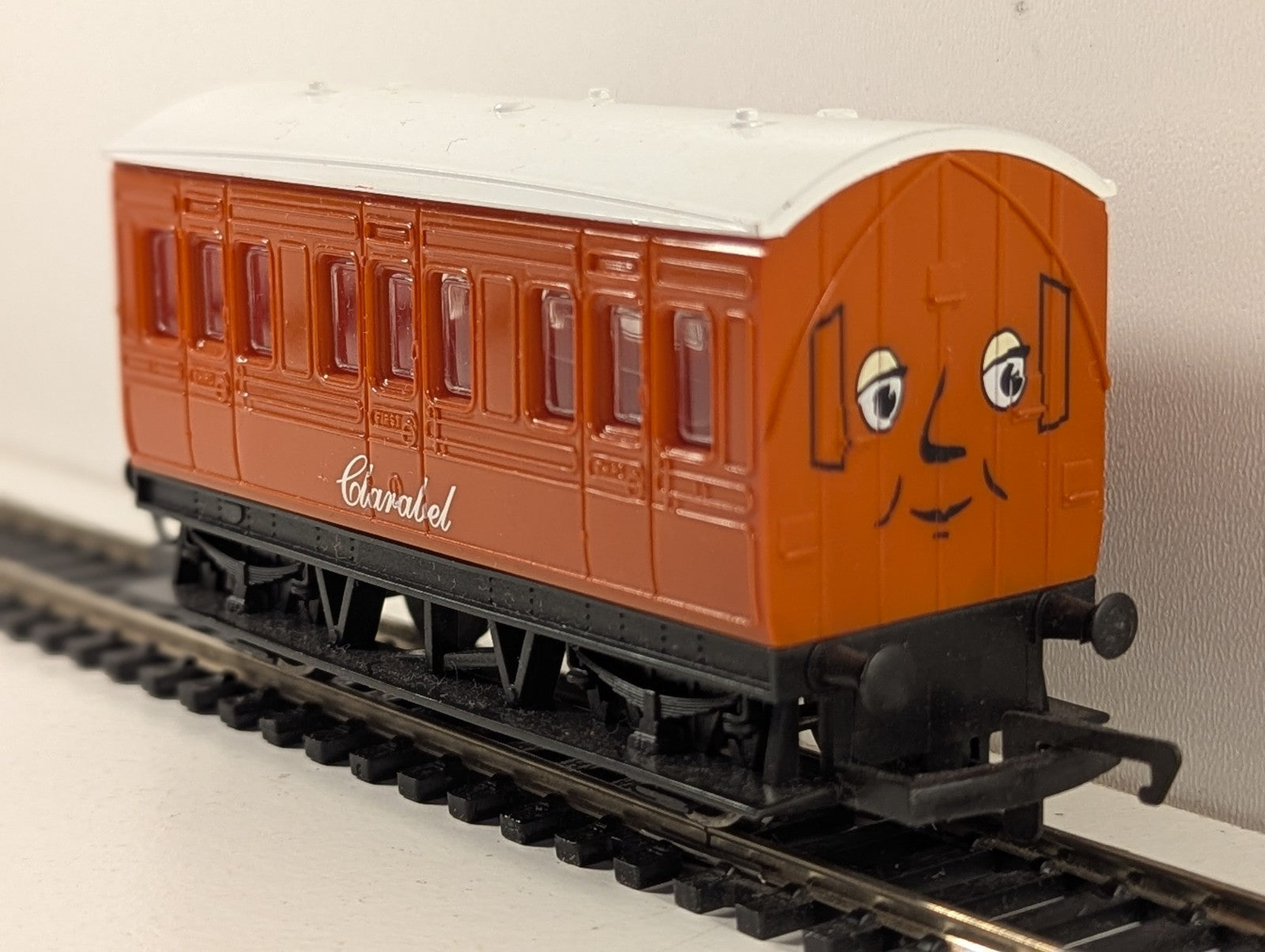 Hornby Thomas & Friends Clarabel Coach