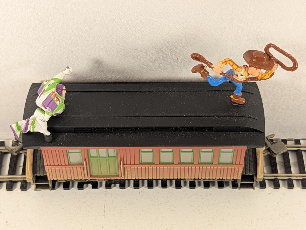 Hornby OO Gauge Toy Story Express Passenger Coach with Woody & Buzz