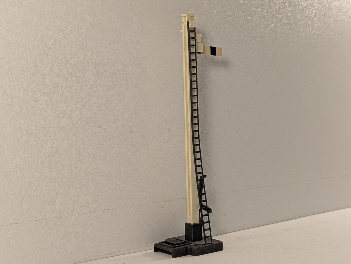 Hornby OO Gauge Home Signal Red / White R144