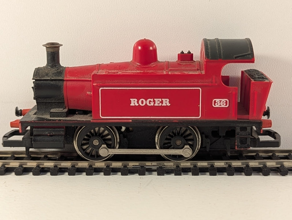 Hornby R336 OO Gauge Holden 101 Class "Roger" Red 36 Locomotive