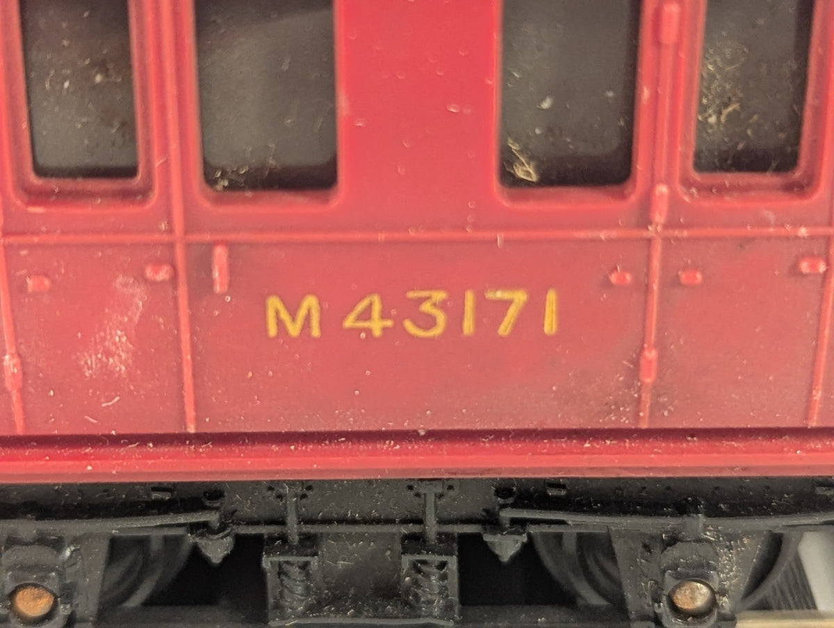 Tri-ang OO Gauge BR Suburban Brake Second Coach Passenger Coach M43171 BR Maroon