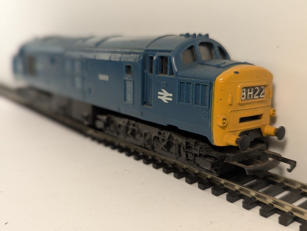 Tri-ang Hornby OO Gauge Class 37 Co-Co Diesel Locomotive D6830 BR Blue R751