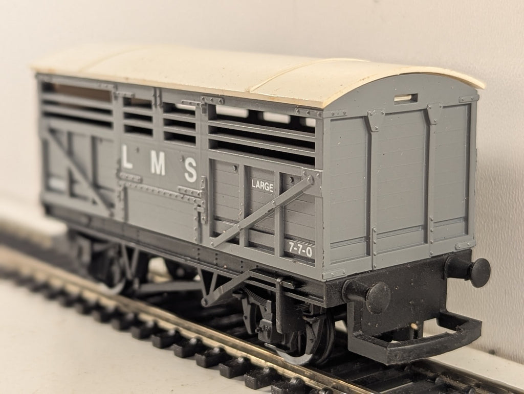 Hornby OO Gauge LMS Cattle Wagon Goods Wagon 23716 LMS Grey R237