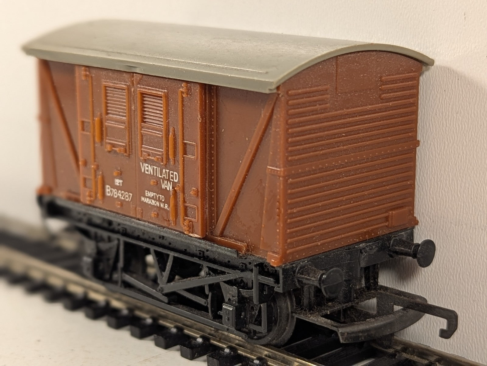 Hornby OO Gauge BR 12T Ventilated Van 'Marazion' Goods Wagon B78428