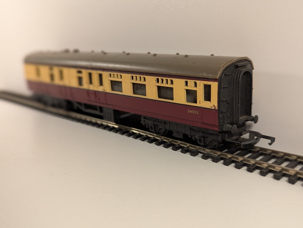 Tri-ang R28 / R220 Brake Coach – BR Maroon & Cream – 34002