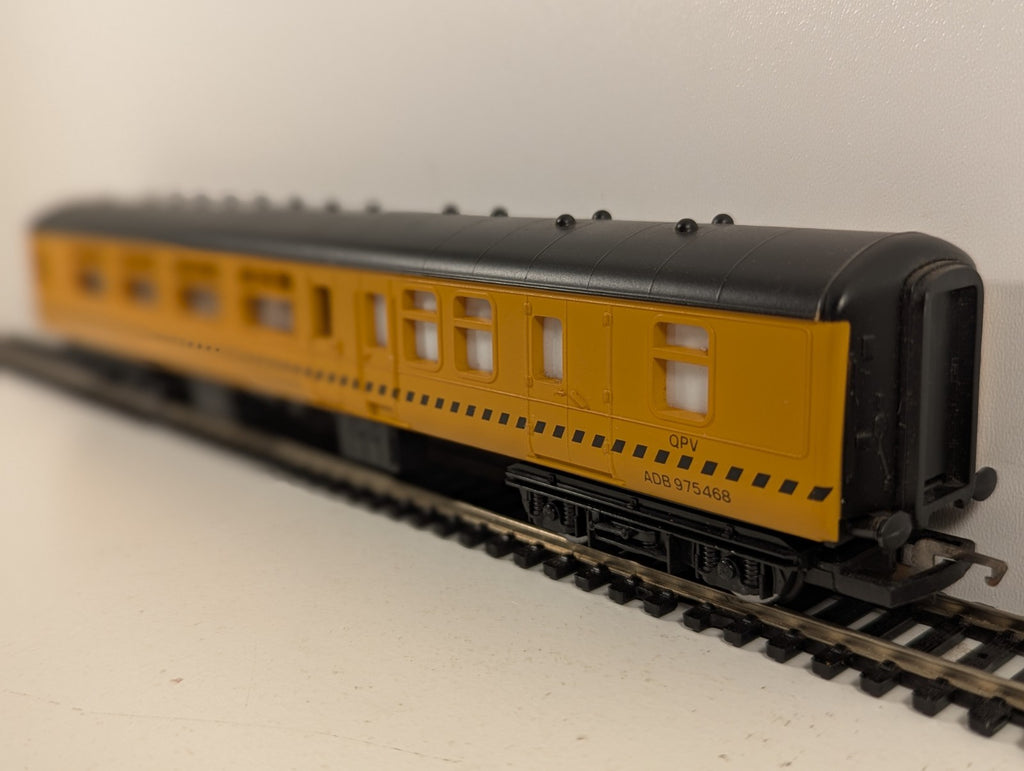Hornby R.098 Breakdown Crane Crew Coach