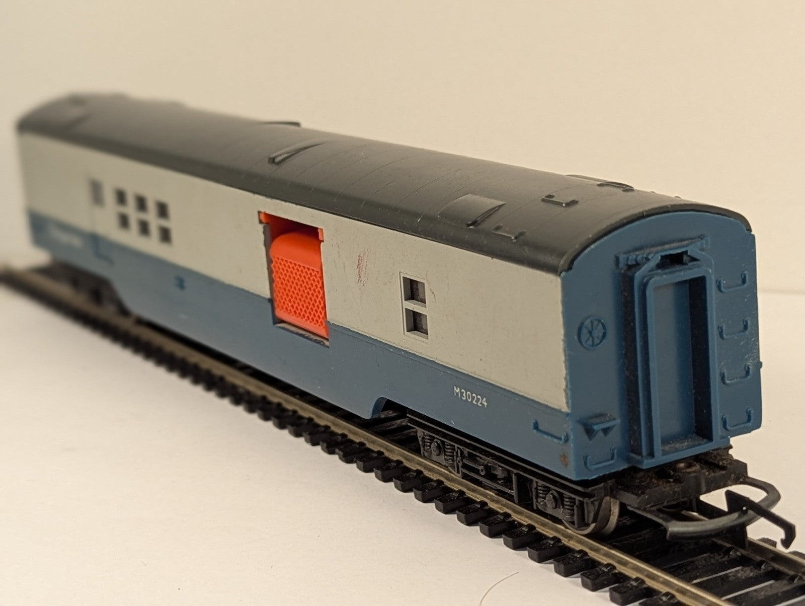Tri-ang Railways R119 OO Gauge Operating Mail Coach Blue & Grey