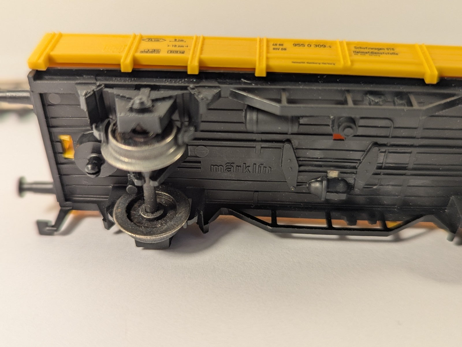 Märklin HO Gauge Low Side Maintenance Wagon – Missing Coupler on one side