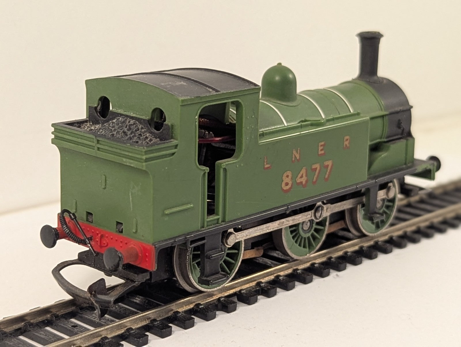 Hornby R252 LNER Class J83 0-6-0 Tank Locomotive No.8477  - Needs Attention