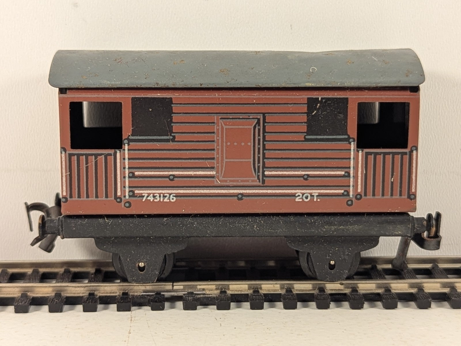Trix Twin Railway OO Gauge LMS 20 Ton Goods Brake Van 743126