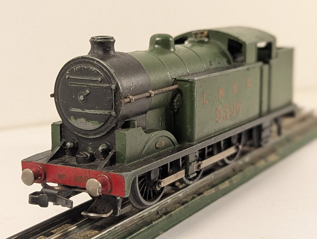 Hornby Dublo EDL7 OO Gauge 3-Rail LNER 0-6-2T Locomotive 9596