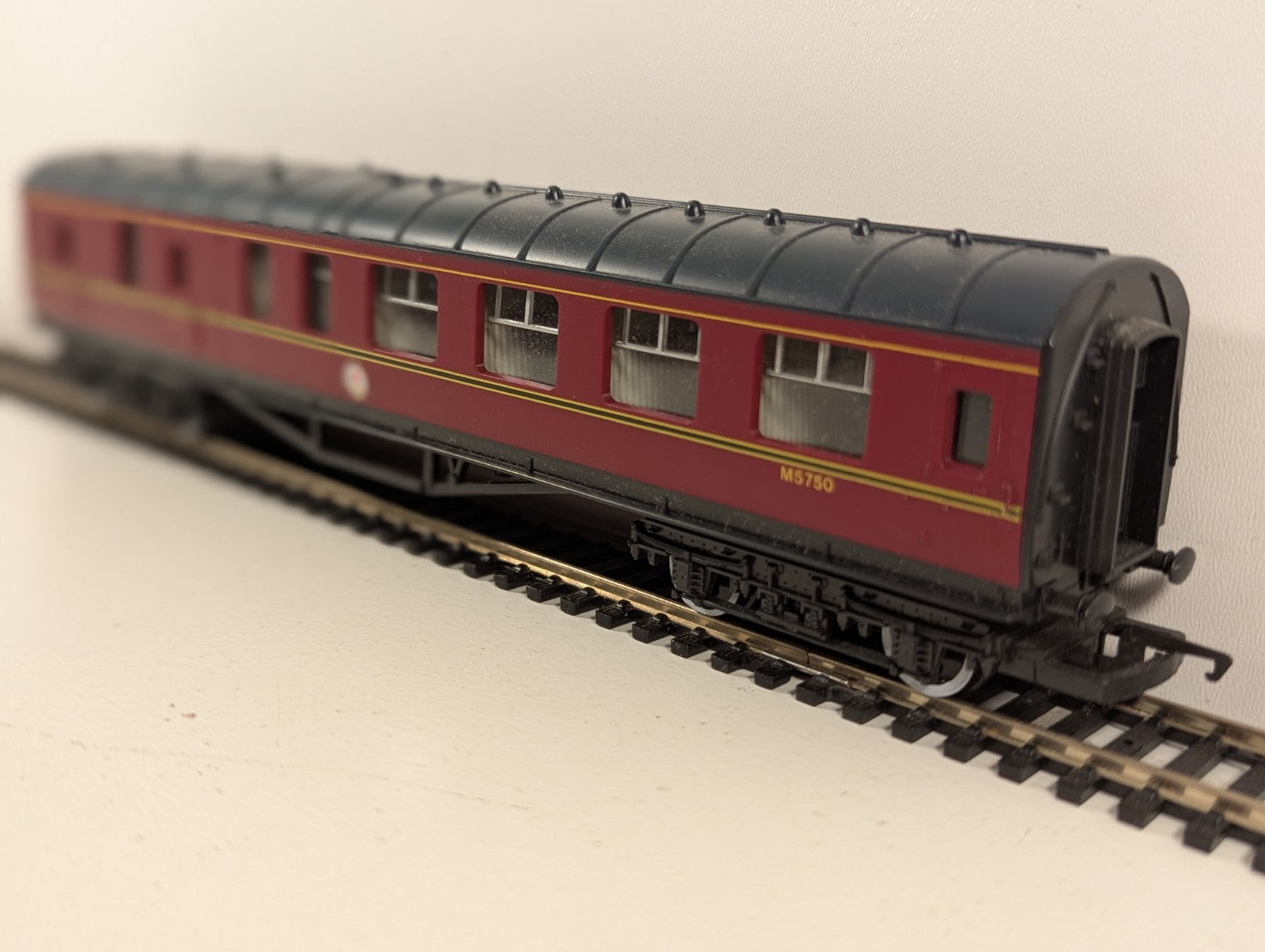 Hornby OO Gauge LMS Stanier Brake Coach