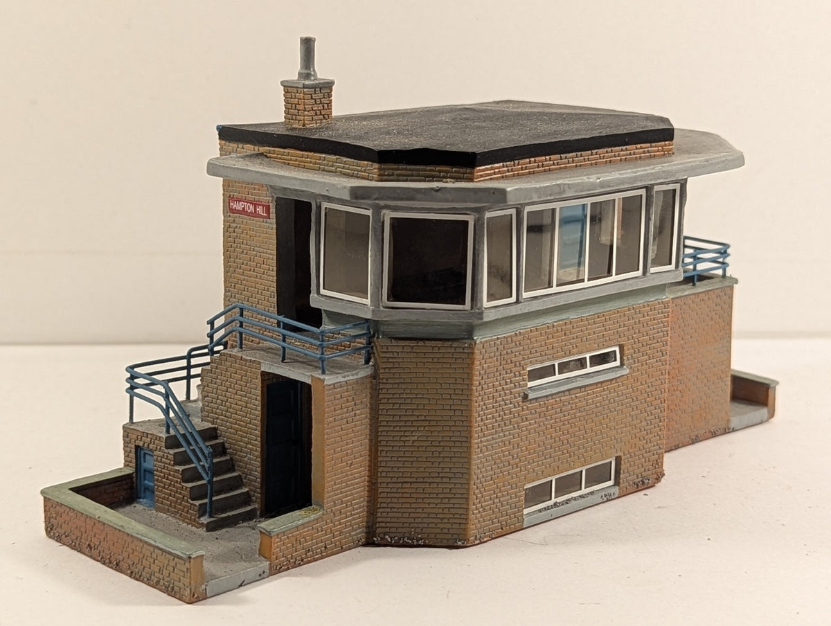 Bachmann Scenecraft OO Gauge SR Odeon Signal Box 'Hampton Hill' Southern Railway